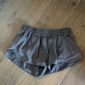 Lululemon hotty hot short 2.5 grey size 8